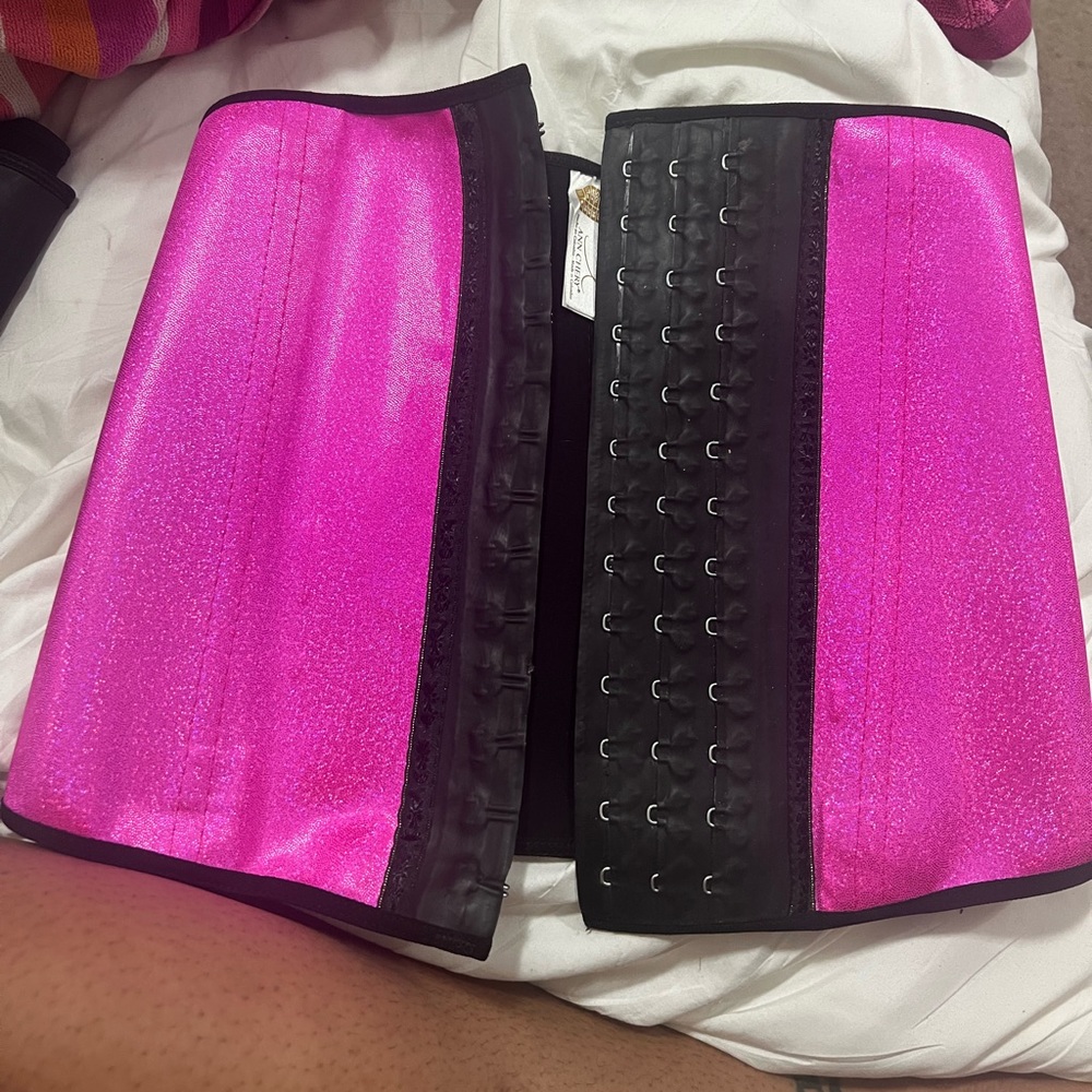 COPY - Ann Cherry triple hook waist trainer. 100% natural latex & flexible meta…